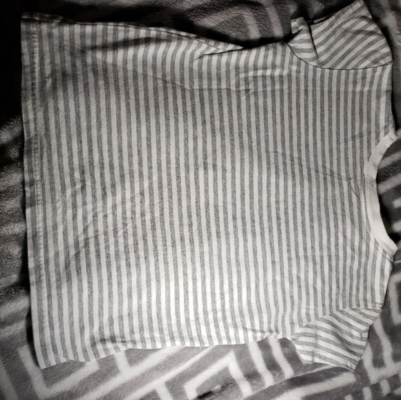 FROZEN SHIRT IN MINT CONDITION - Picture 4 of 5